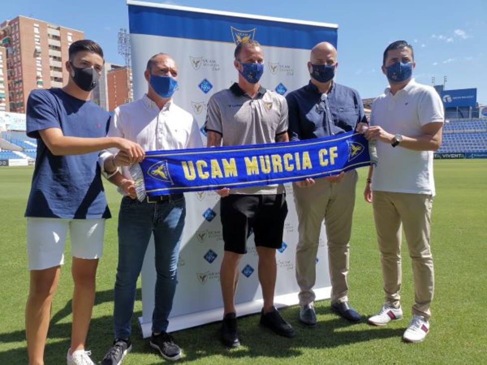 Presentación de Charlie Dean en UCAM Murcia CF