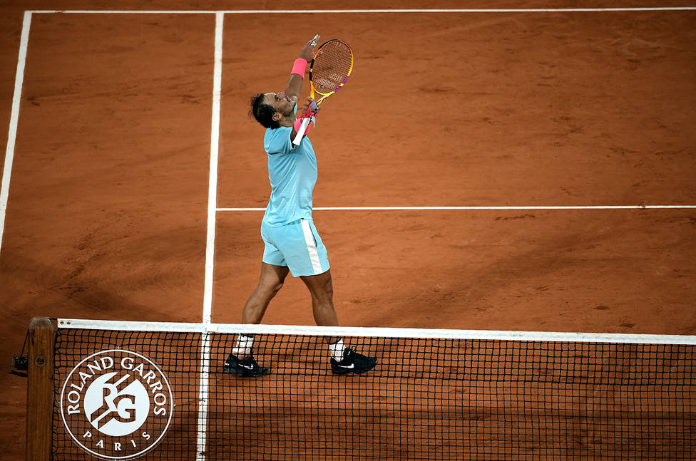 Rafa Nadal celebra su pase a semifinales en su partido 100 en Roland Garros, donde lleva 98 victorias (EFE)