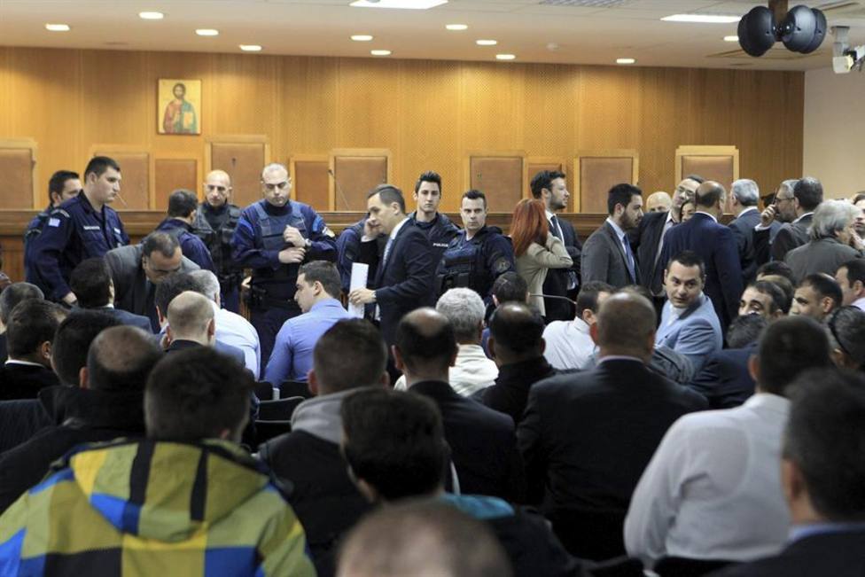 Juicio contra miembros del partido neonazi griego Amanecer Dorado en Atenas en 2015
