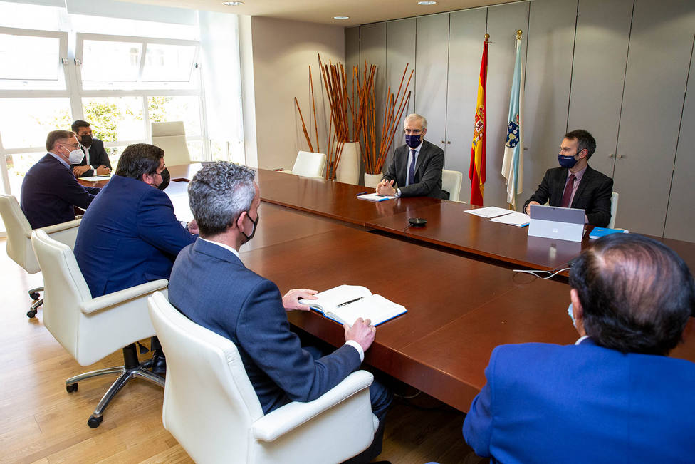 Francisco Conde se reunió con los empresarios de Ferrolterra en Santiago - FOTO: Xunta / Xoán Crespo