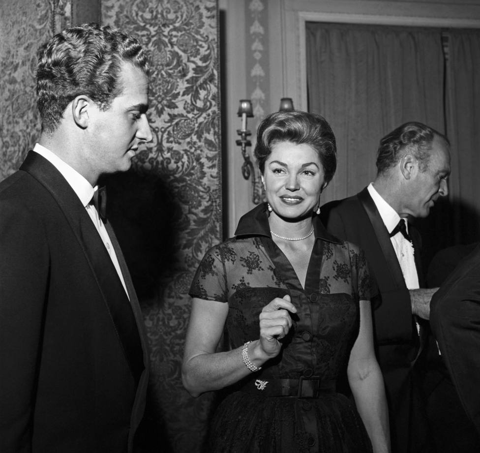 Esther Williams junto, al entonces, Príncipe Juan Carlos (1961)