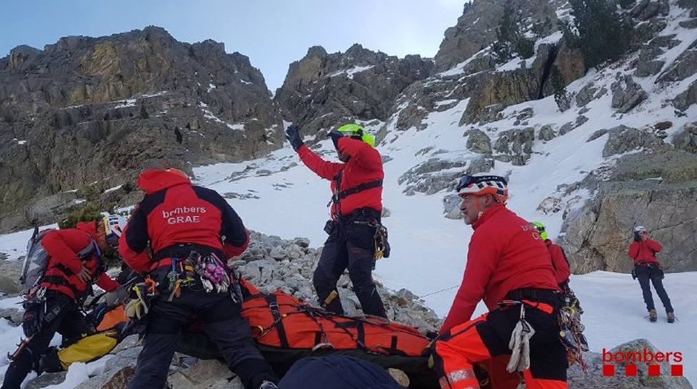 Los bomberos detienen la búsqueda del montañero desaparecido debido al mal tiempo