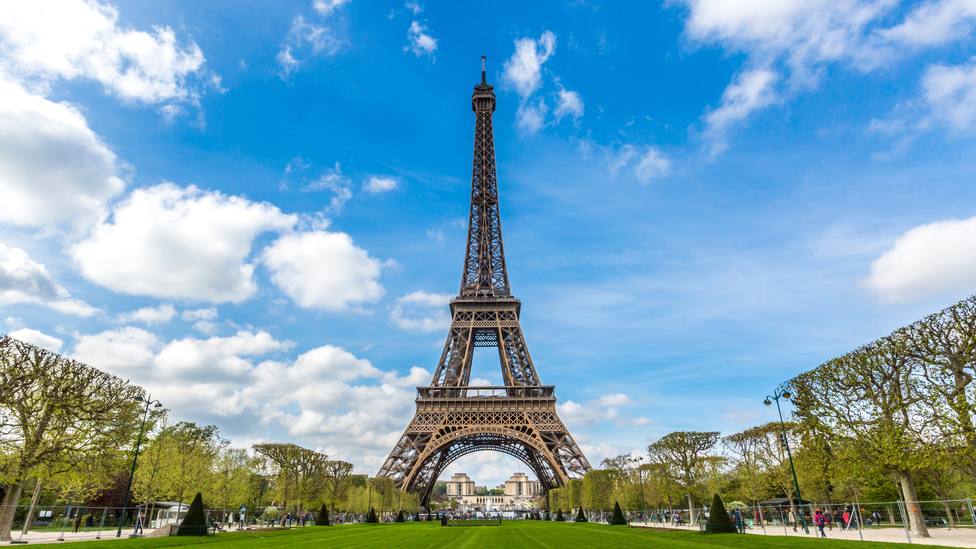 Una española sube a la Torre Eiffel y todos alucinan con lo que hace allí: Una victoria más