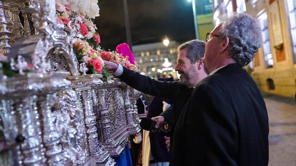 La Comunidad de Madrid recibe la procesión de Nuestro Padre Jesús de la Salud y María Santísima de las Angustias a su paso por la Puerta del Sol