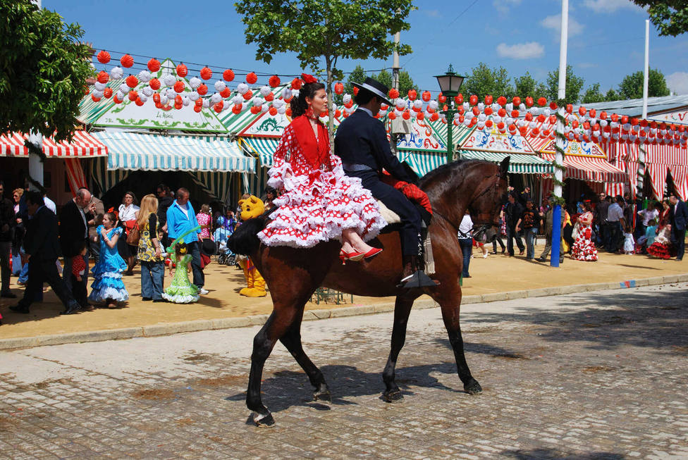 Estas son las restricciones de tráfico con motivo de la Feria de Abril de Sevilla: Cortes totales