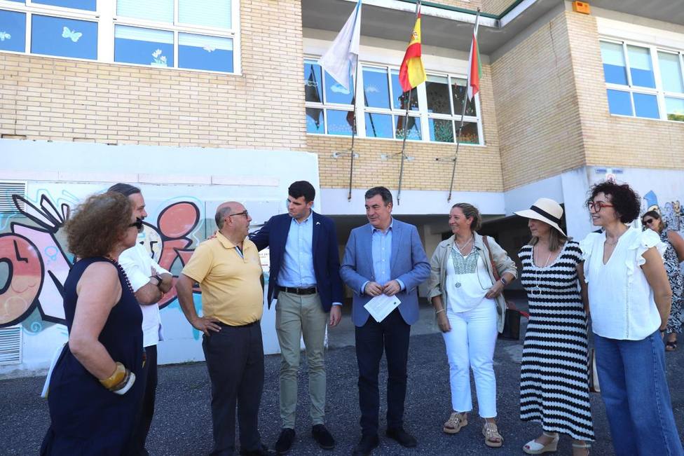 Román Rodríguez anuncia a licitación da rehabilitación integral do colexio Pérez Viondi da Estrada, cun investimento de máis de 1 M€
