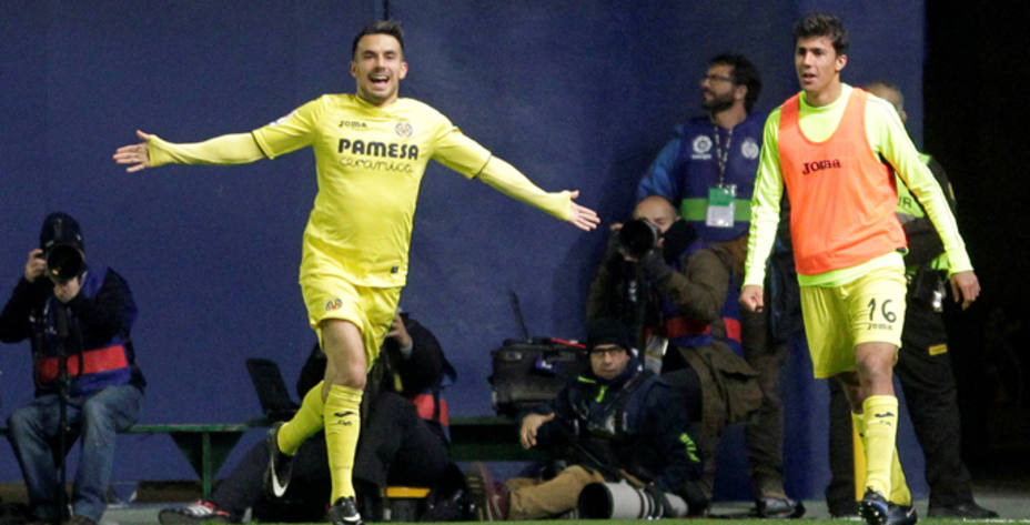 Sansone celebrando su gol ante el Barcelona (Reuters)