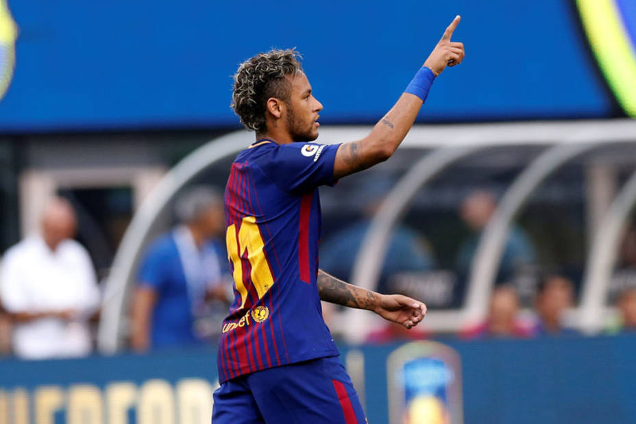 Neymar celebra uno de sus goles durante el partido