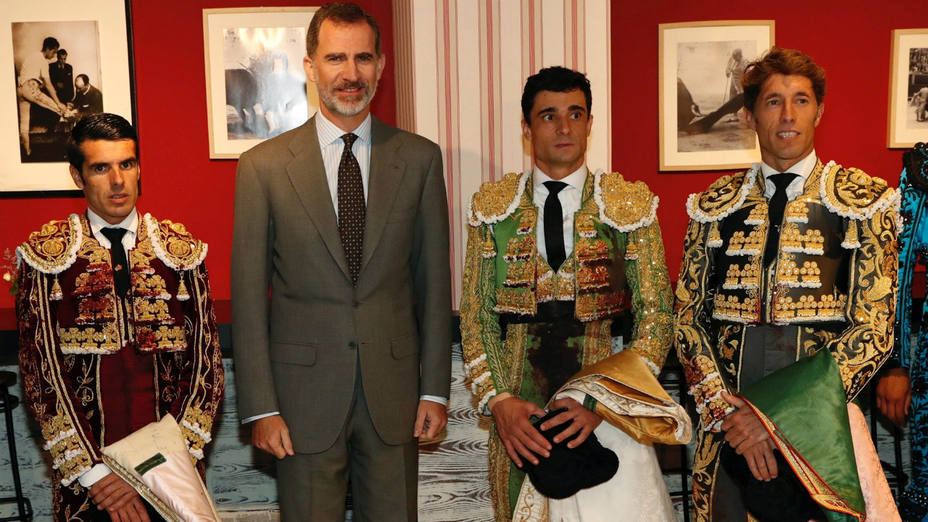 El Rey con Manuel Escribano, Paco Ureña y Emilio de Justo tras el festejo