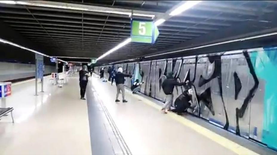 Gafitis en el metro de Madrid. ABC