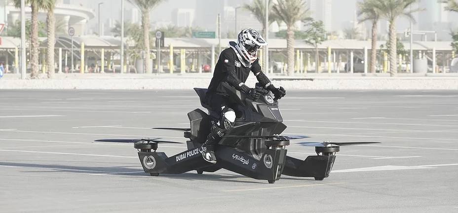 La Policía de Dubái aprende a pilotar las motos voladoras con las que patrullarán en 2020