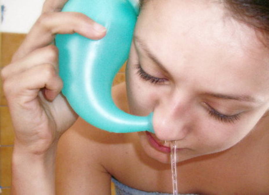 Una mujer muere por limpiarse la nariz con agua del grifo