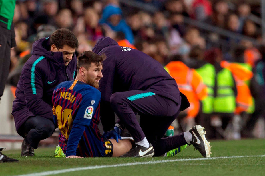 Messi, lesionado ante el Valencia (EFE)