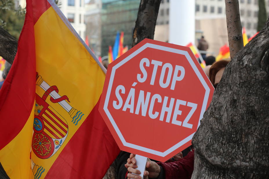 Moreno defiende la unidad de España y critica la ausencia del PSOE-A