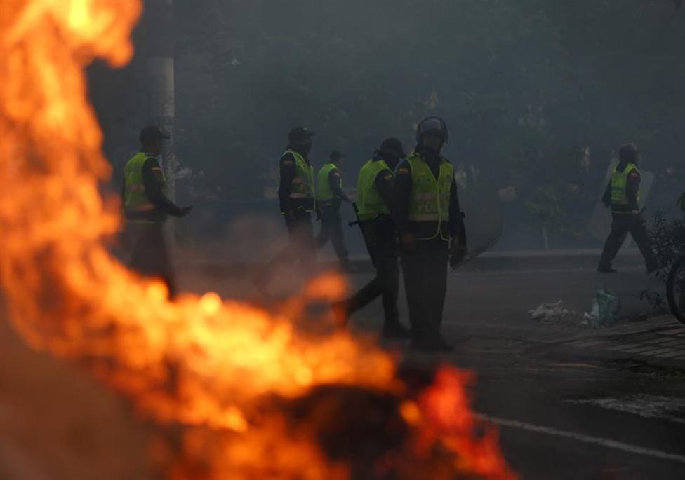Colombia se contagia de la oleada de protestas: miles de personas en las calles y toque de queda en Cali