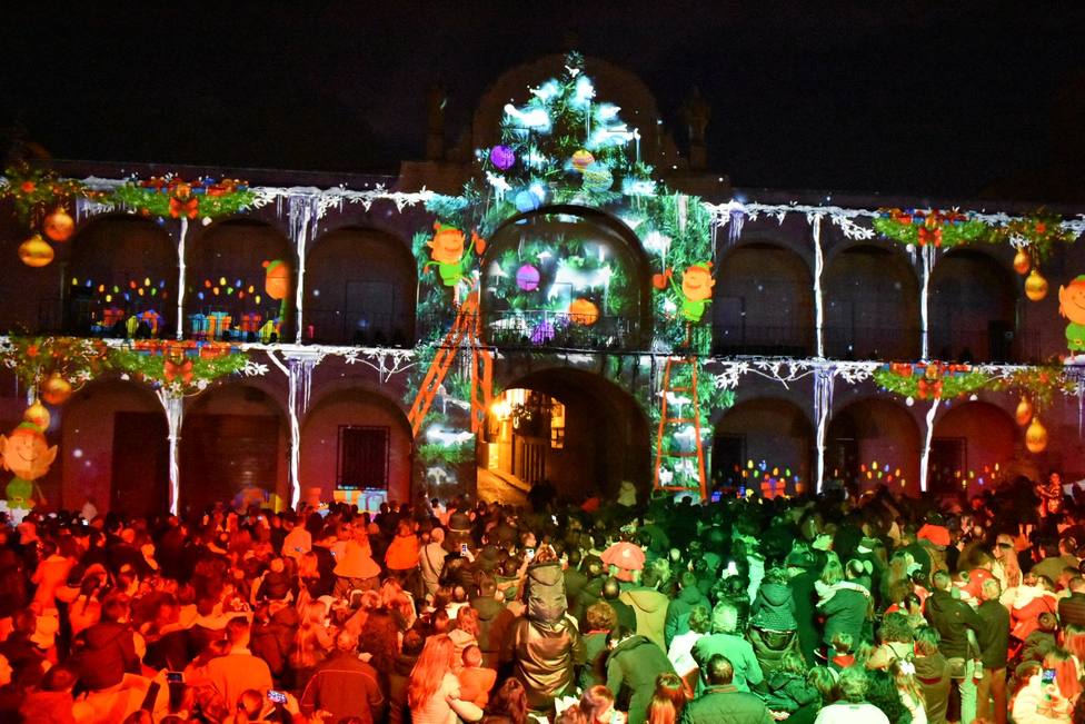 Un espectacular vídeo mapping ha recibido a Papa Noel en Lorca