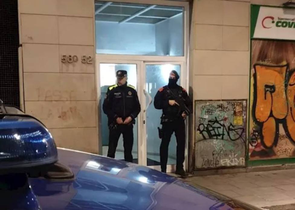 Mossos y Guardia Urbana detienen a cuatro miembros de un clan acusados de tráfico de droga en Barcelona