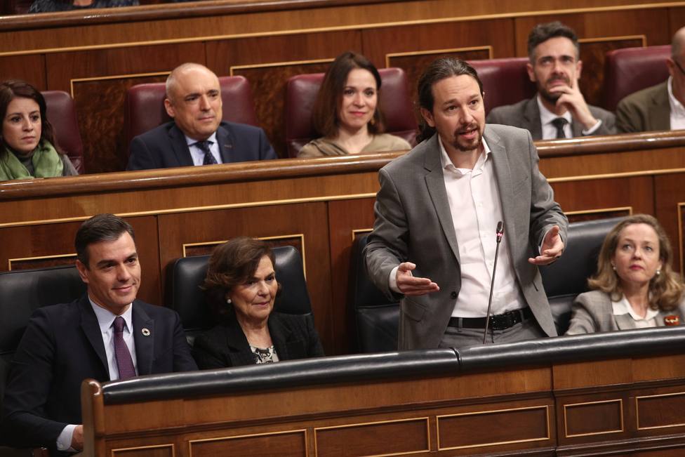 Iglesias culpa a Rajoy de la pobreza en España mientras el PP le echa en cara su ascenso de la bici al coche oficial
