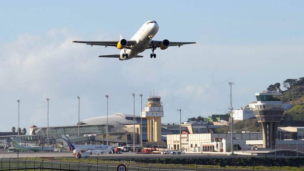 El Aeropuerto de Gran Canaria suspende las operaciones por la densa calima