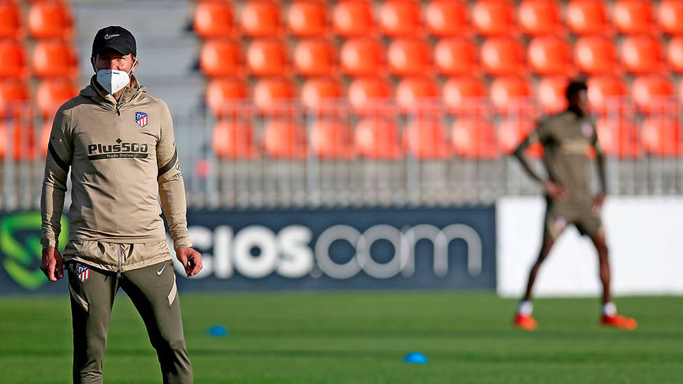 Diego Simeone reaparece en los entrenamientos tras superar el coronavirus (@Atleti)