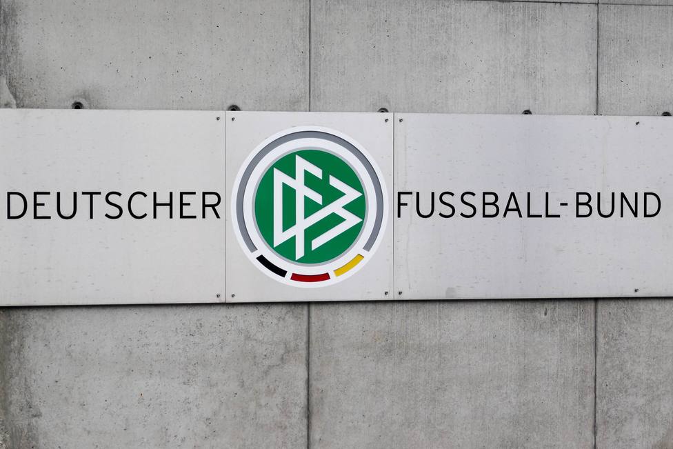 DFB Deutscher Fussball Bund Logo und Schriftzug beim Deutschen Fußball Bund an der Otto Fleck Schn