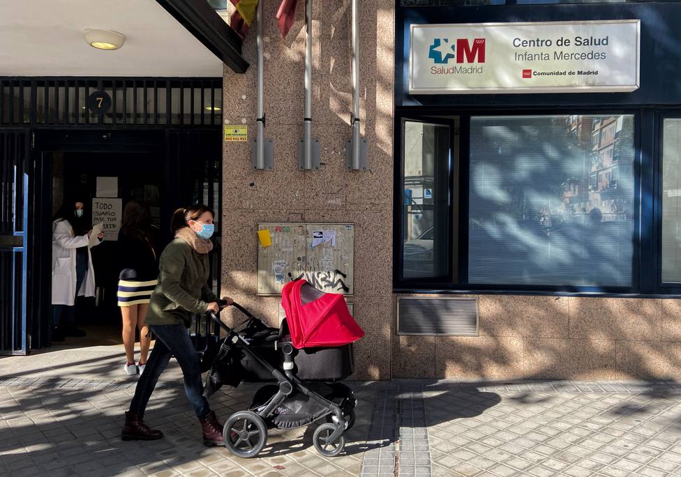 Madrid notifica 2.248 positivos frente a los 521 del lunes y 40 muertos
