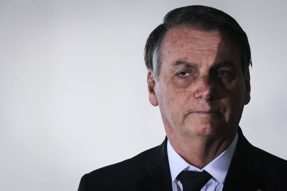 Bolsonaro celebra la suspensión de las pruebas de la vacuna china en Brasil