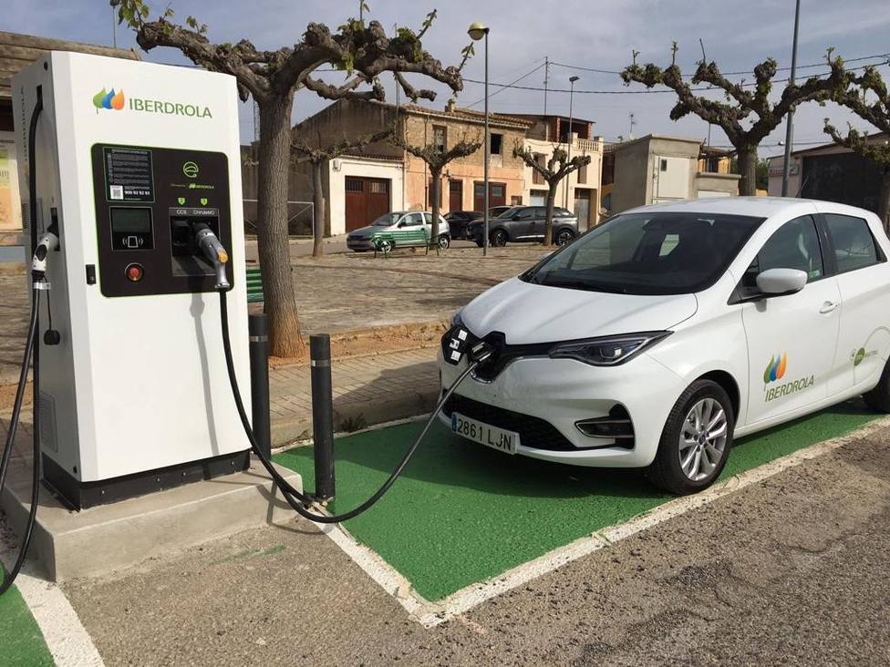 Sant Mateu pone en marcha dos puntos de recarga rápida para vehículos eléctricos