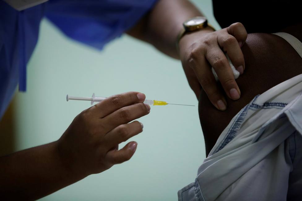 Las vacunas doblegan la curva de mortalidad del coronavirus