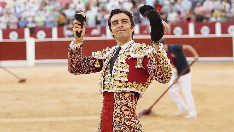 Miguel Ángel Perera con la única oreja cortada este jueves en Albacete