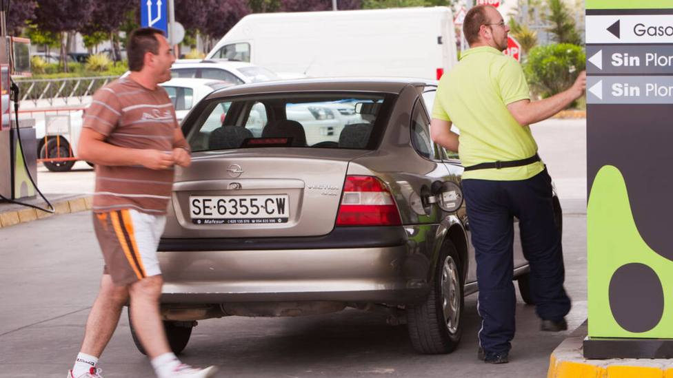 El dueño de una gasolinera de Valencia hace una desesperada petición para el verano: Tengo un problema