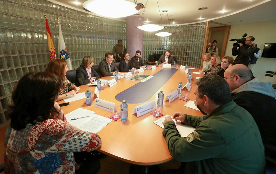 Reunión con los patrones mayores y otras autoridades en el edificio administrativo de la Xunta en Ferrol.