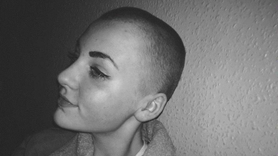 Niamh Baldwin decidió donar su cabello a una organización que ayuda a niñas con cáncer