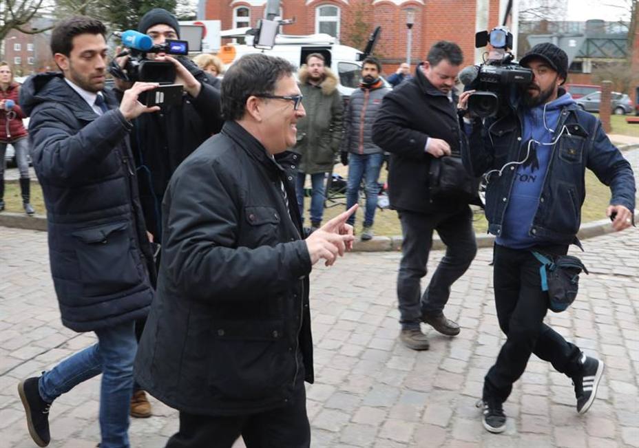 El abogado de Puigdemont acude por primera vez a la prisión tras su arresto