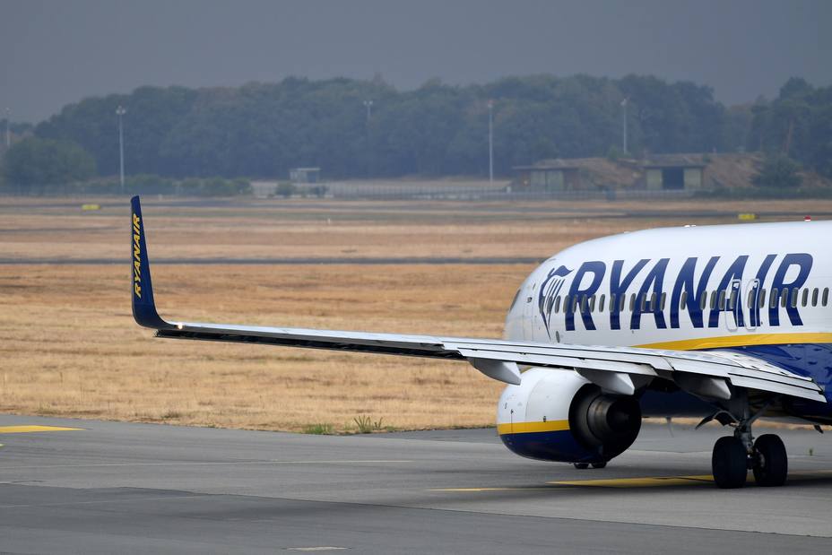 Detenido un viajero de Ryanair que corrió por la pista para alcanzar su avión