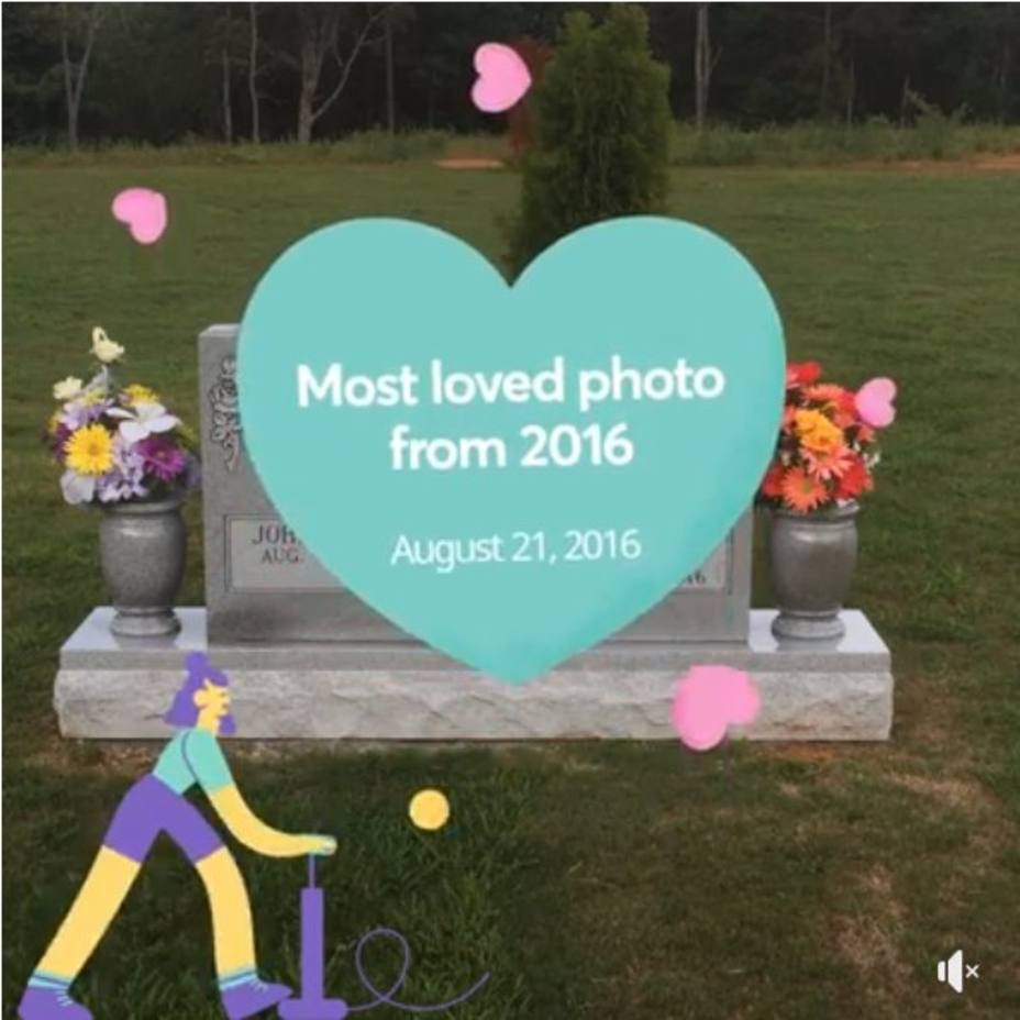 La foto de Facebook que ha recordado a un usuario la muerte de su madre con dibujos bailando sobre ella