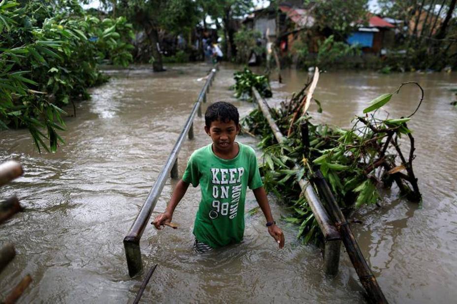Al menos 22 muertos por una tormenta tropical en Filipinas