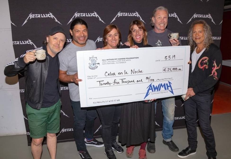 El grupo Metallica dona 25.000 euros a la asociaciÃ³n Calor en la Noche, de CÃ¡diz