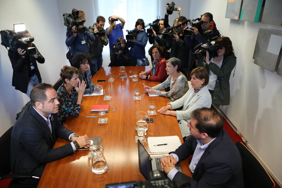 El PSOE propone dejar a Bildu fuera de la Mesa para gobernar en Navarra