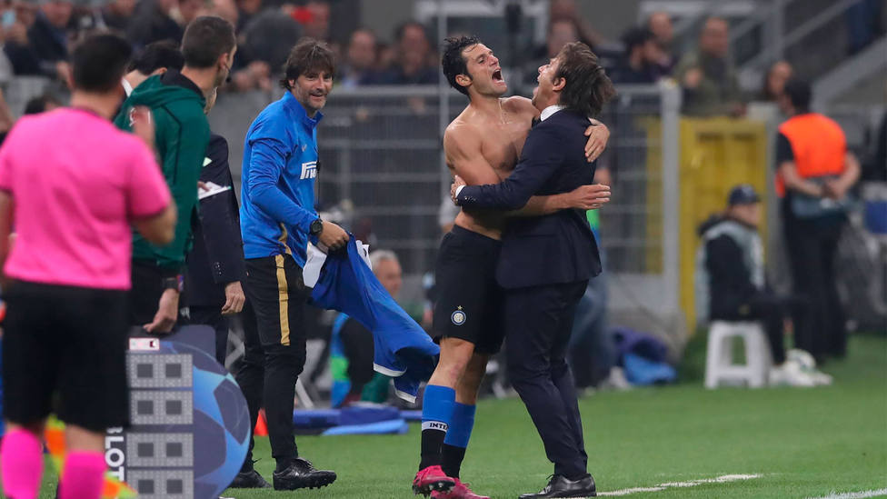 Candreva celebra con Antonio Conte el gol del triunfo ante el Dortmund. CORDONPRESS