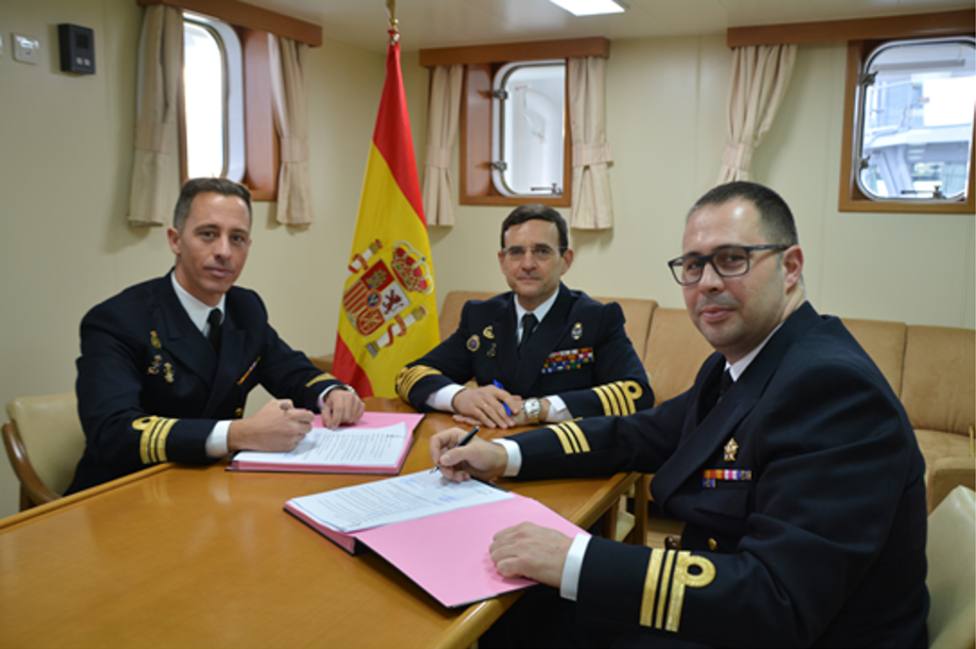 Acto de relevo el interior del buque - FOTO: Armada Española