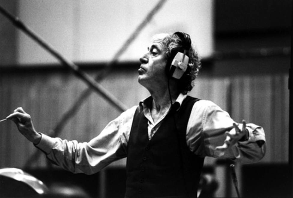 ¿Quién fue John Barry y por qué es uno de los compositores de bandas sonoras más conocidos de la historia?