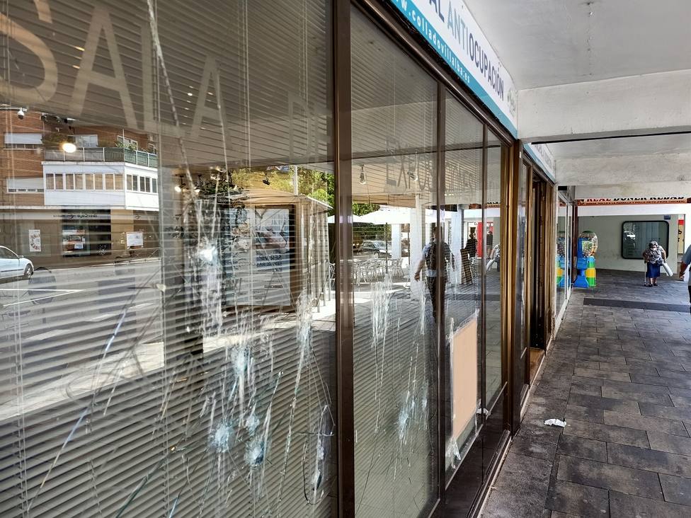 El vandalismo se ha cebado con los cristales de la Oficina Municipal Antiocupación