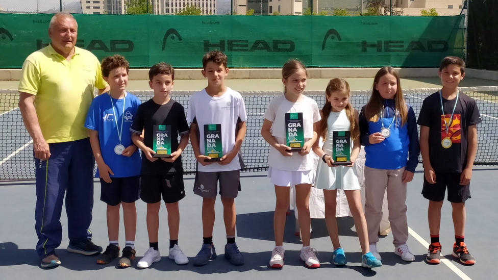 Claudia Gallardo y Leo Alonso se proclaman campeones del máster de tenis provincial