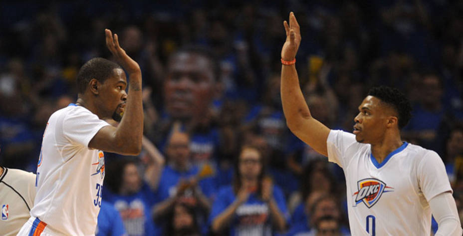 Durant y Westbrook destrozaron a Dallas y dieron la victoria a Oklahoma. Reuters.