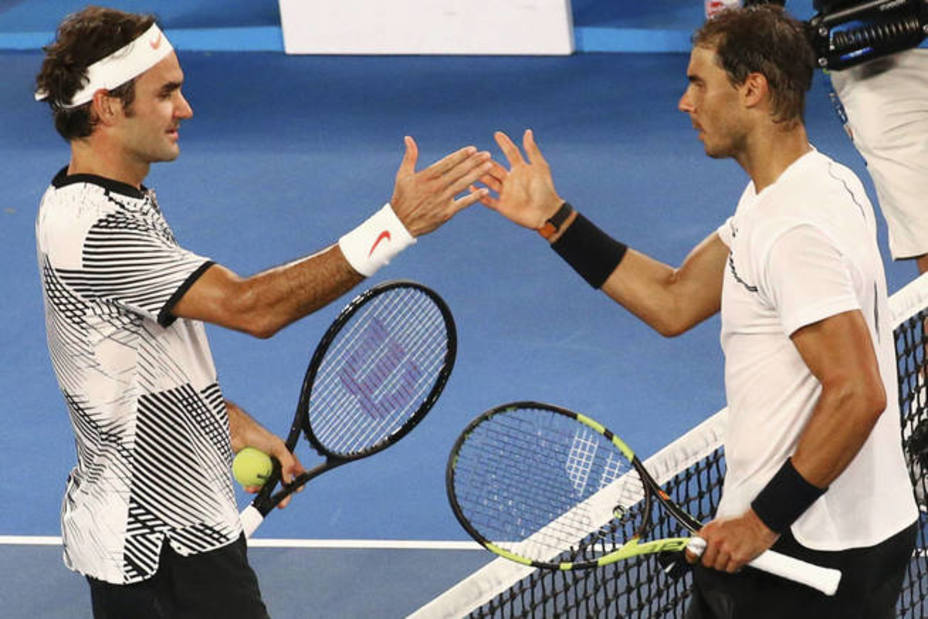 Nadal y Federer, dándose la mano en la red