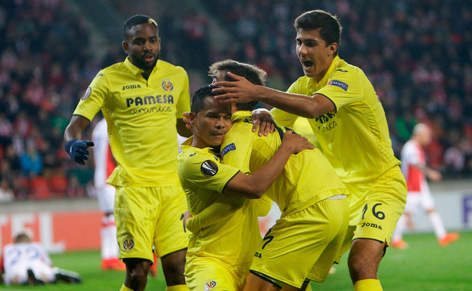 El Villarreal celebra el gol de Bacca ante el Slavia de Praga. REUTERS