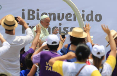El papa dice a obispos que no tengan miedo a denunciar abusos contra la gente