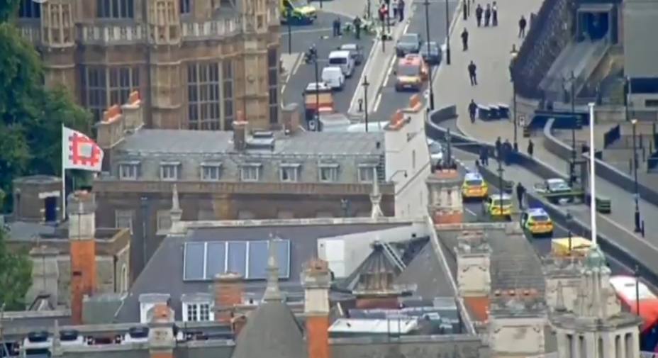 Varios heridos tras el choque de un automóvil ante el Parlamento británico