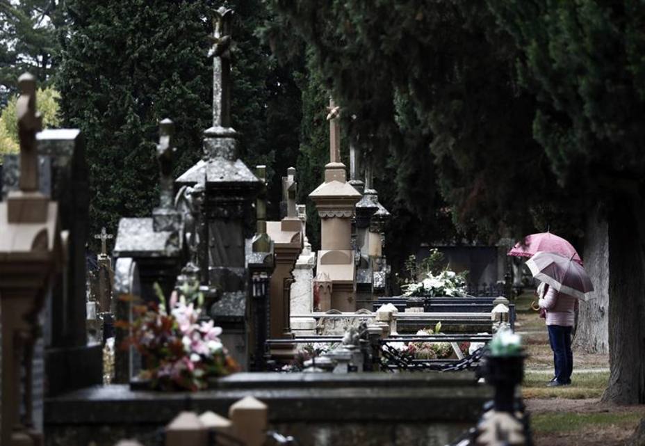El cementerio de Pamplona en la jornada previa al Día de Todos los Santos